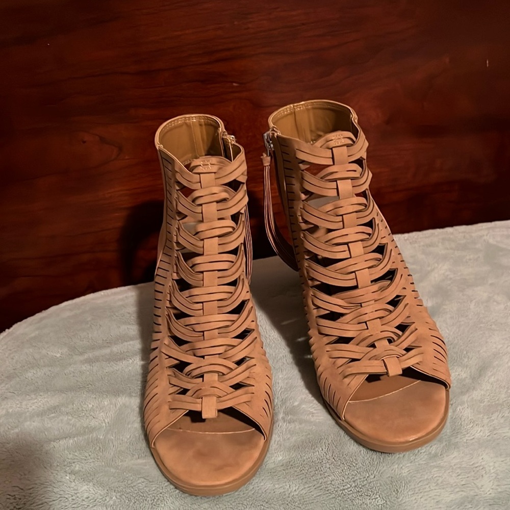 Dolce Vita Tan Open Toe Amina Block Heel Sandals size 9